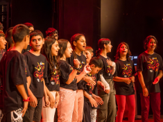 Jedan ton može promeniti život: Podrži decu iz marginalizovanih zajednica da uče, sviraju i nastupaju zajedno